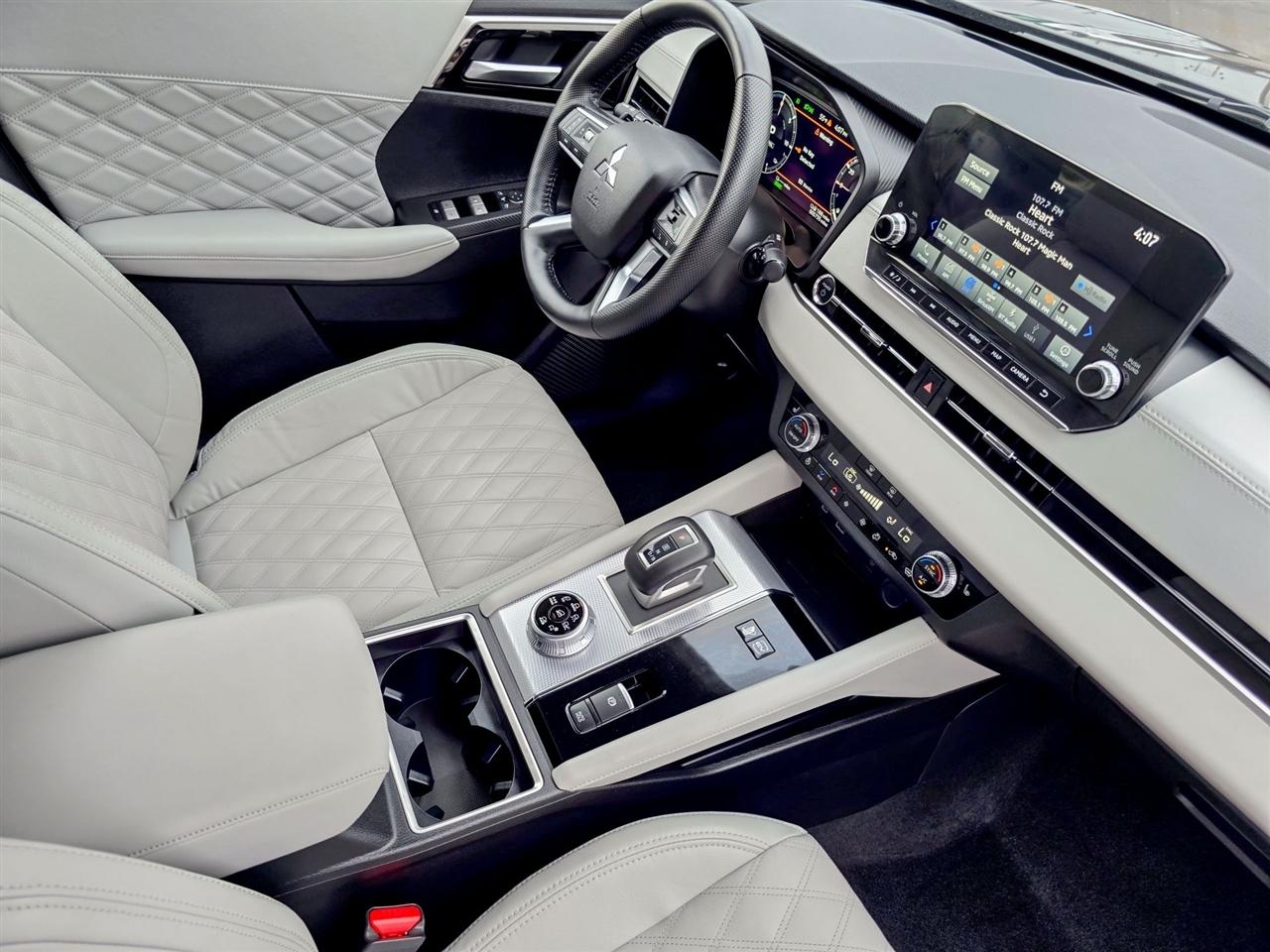 Mitsubishi Outlander Plug-In Hybrid  2024