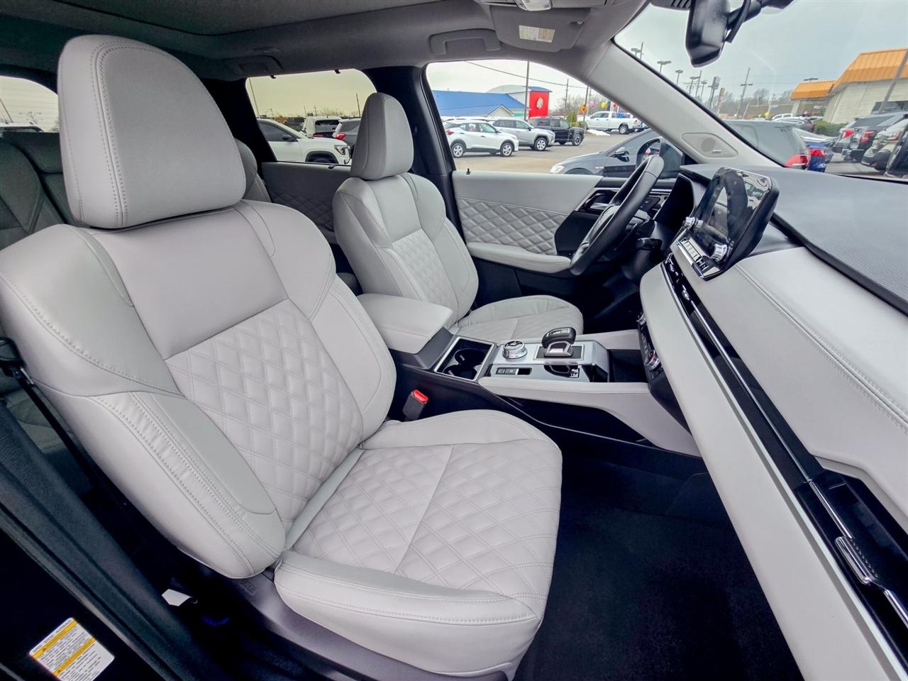 Mitsubishi Outlander Plug-In Hybrid  2024