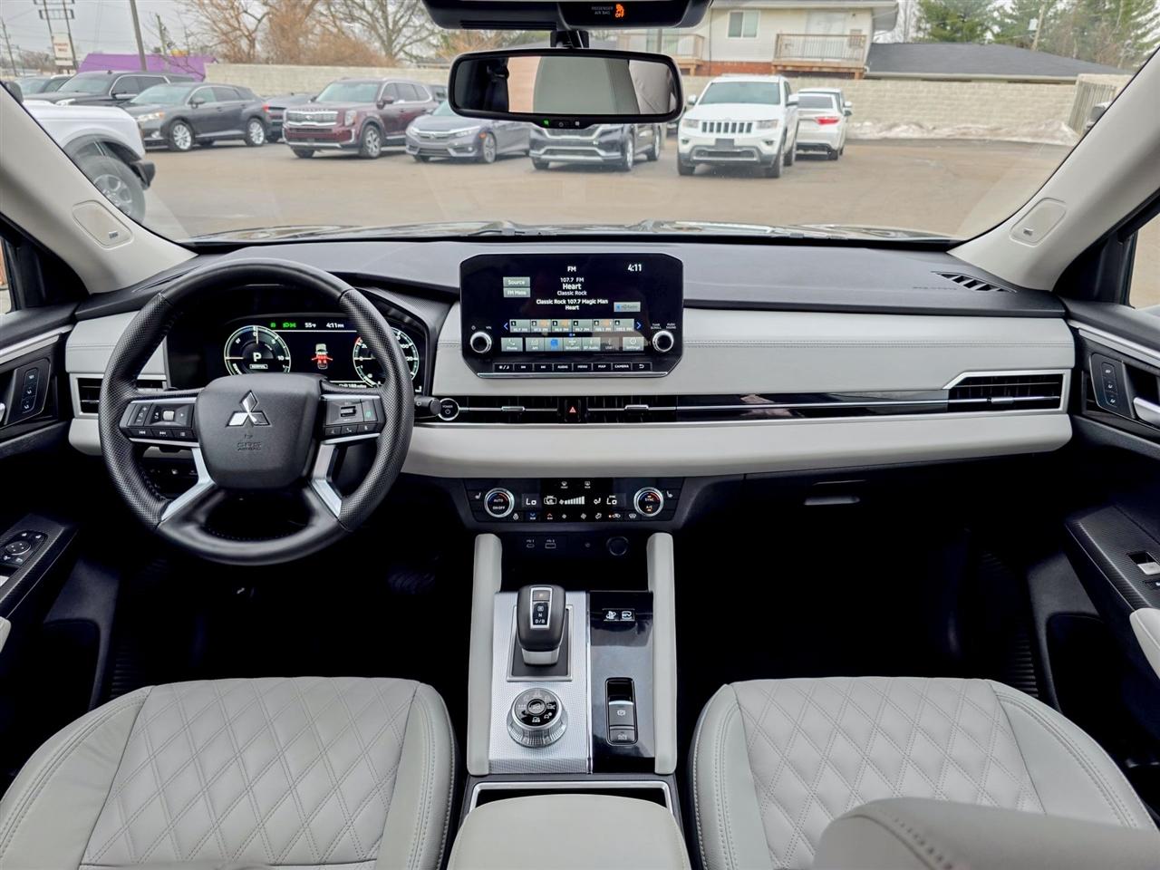 Mitsubishi Outlander Plug-In Hybrid  2024