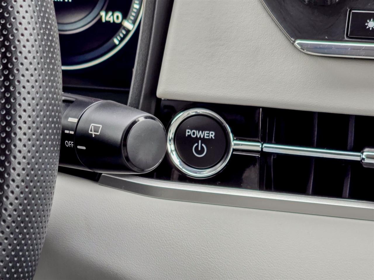 Mitsubishi Outlander Plug-In Hybrid  2024