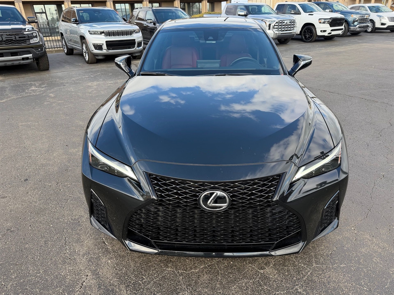 Lexus IS  2025