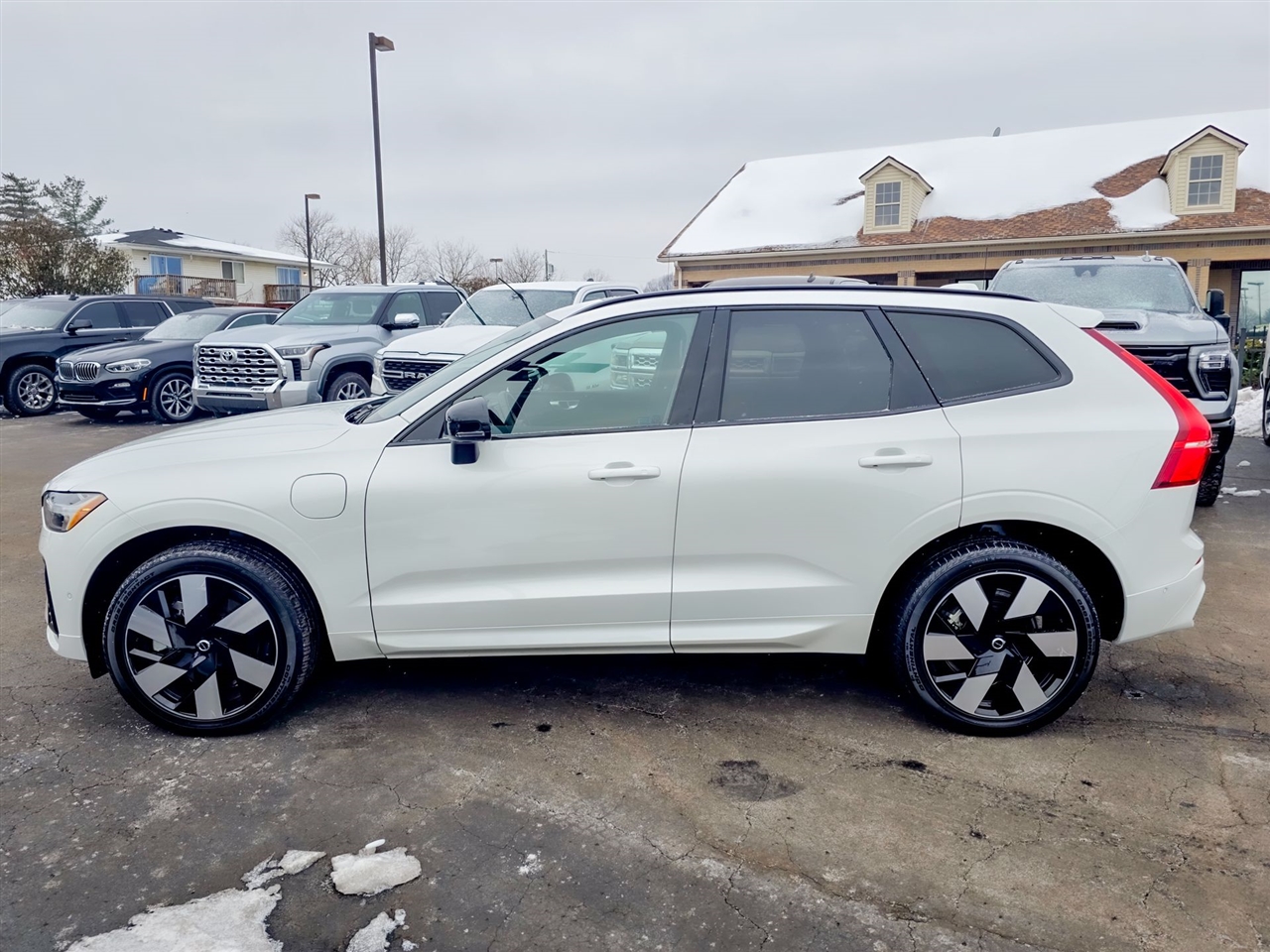 Volvo XC60 Recharge Plug-In Hybrid  2024