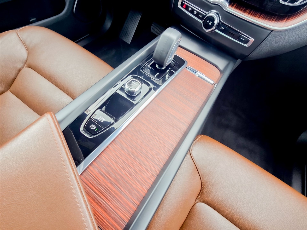 Volvo XC60 Recharge Plug-In Hybrid  2024