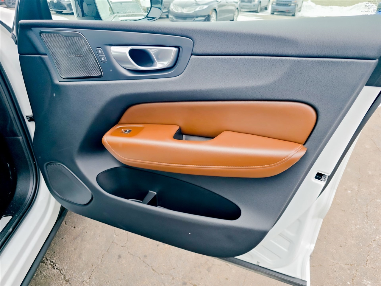 Volvo XC60 Recharge Plug-In Hybrid  2024