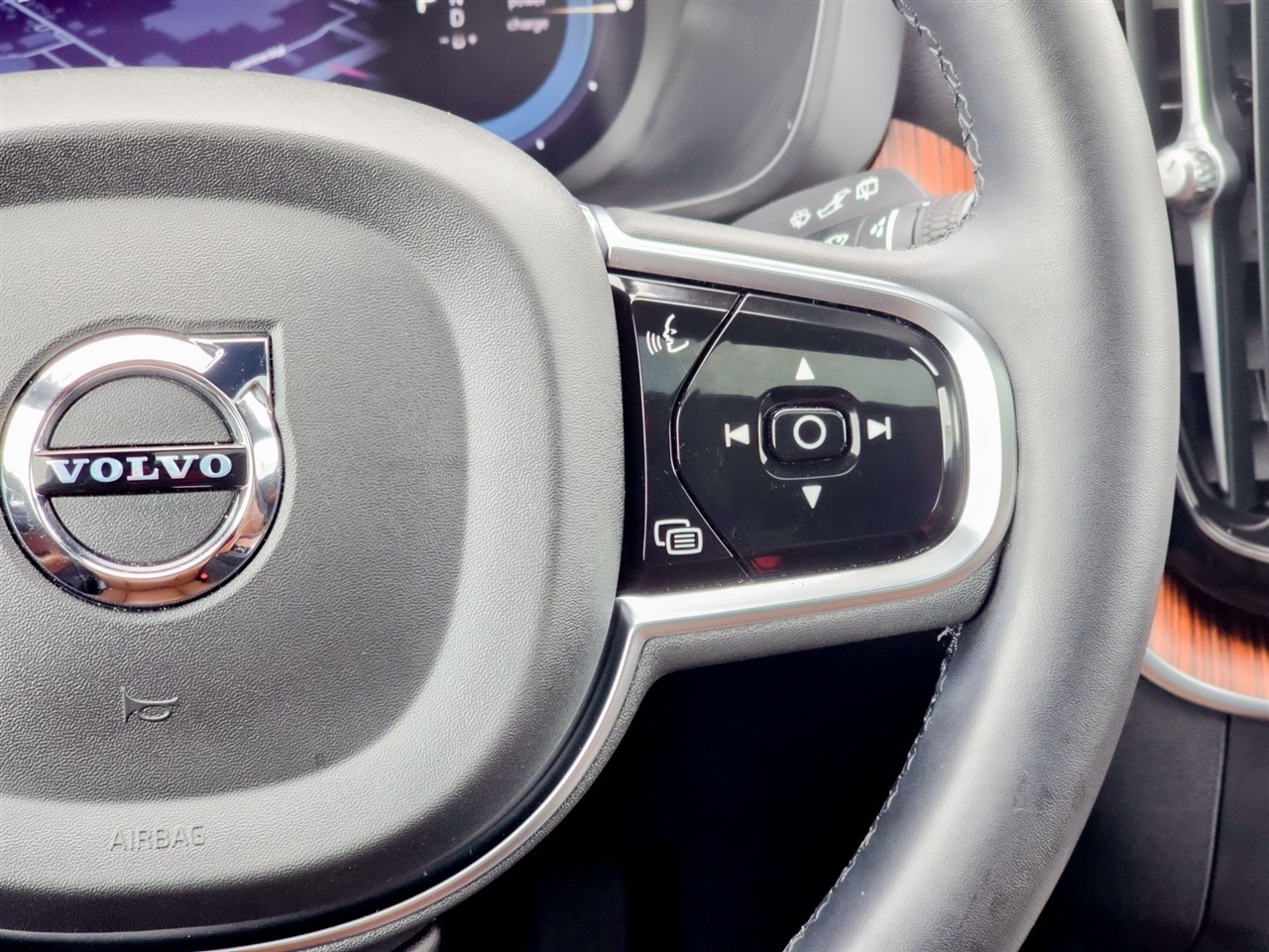 Volvo XC60 Recharge Plug-In Hybrid  2024