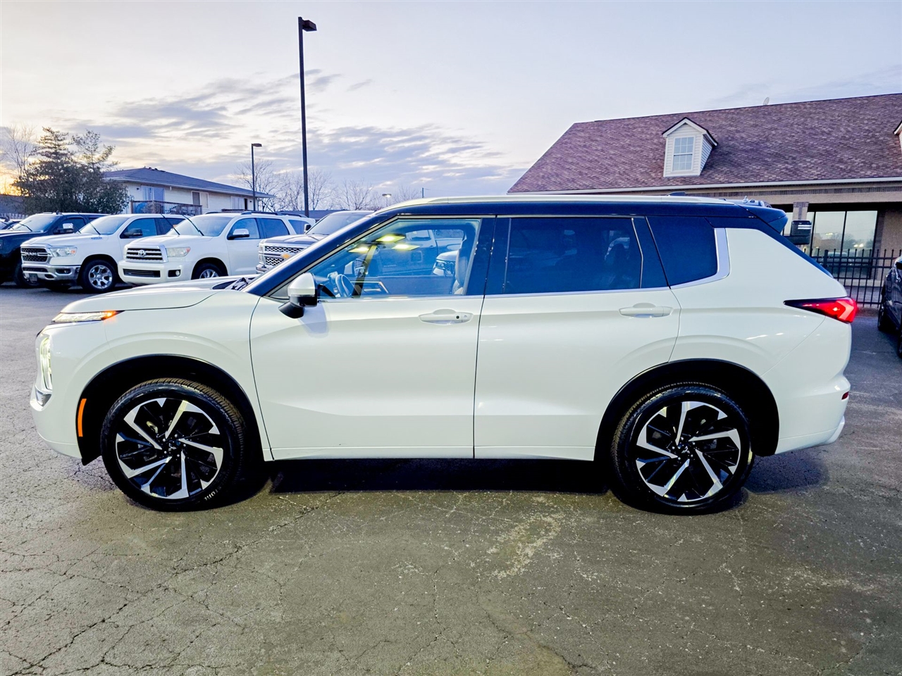 Mitsubishi Outlander  2024