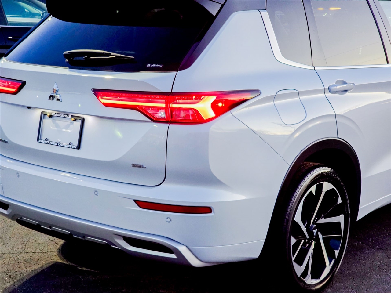 Mitsubishi Outlander  2024