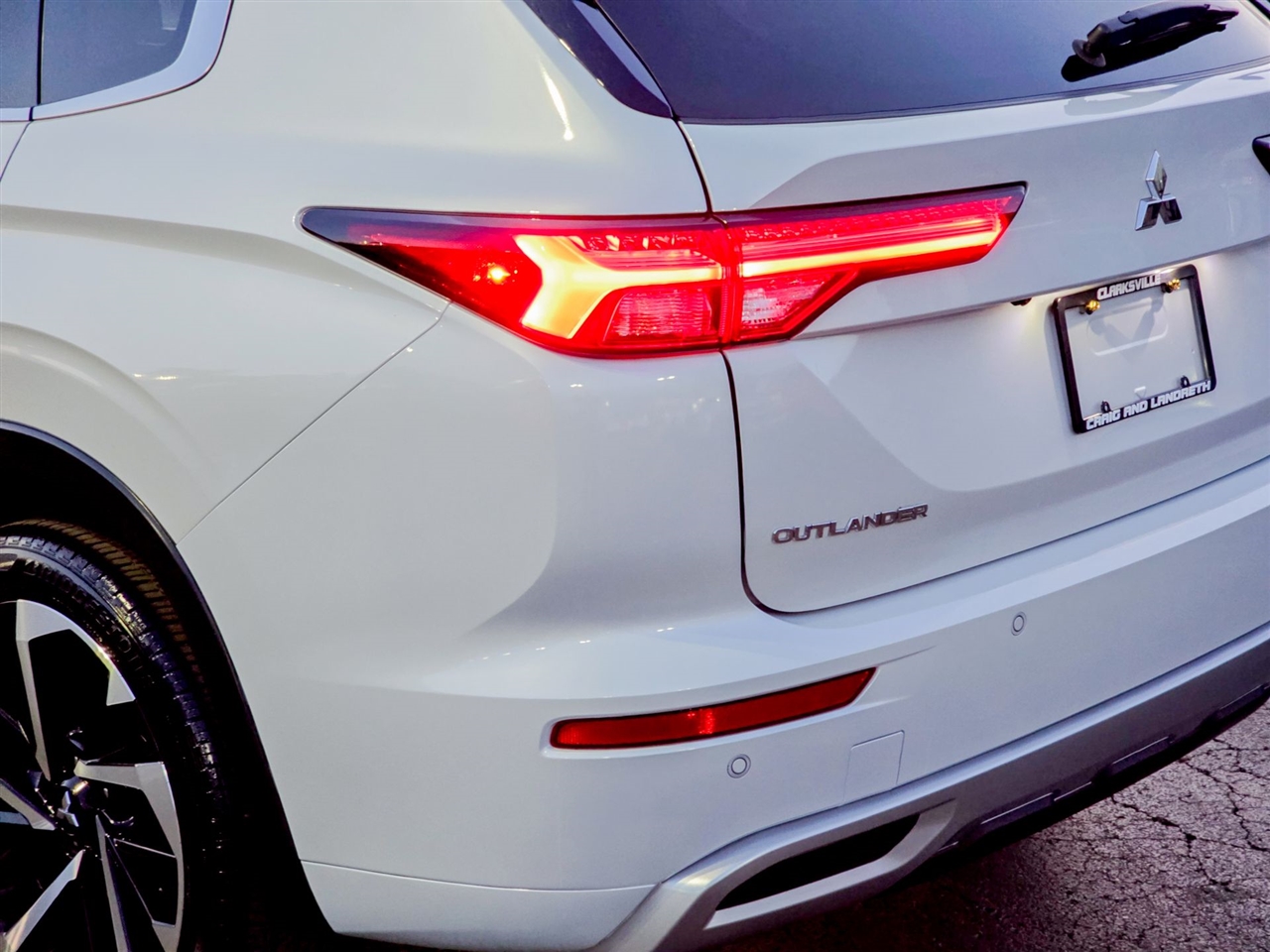 Mitsubishi Outlander  2024