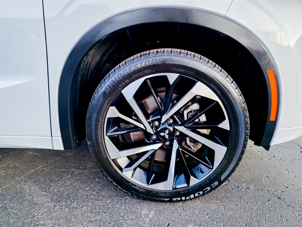 Mitsubishi Outlander  2024