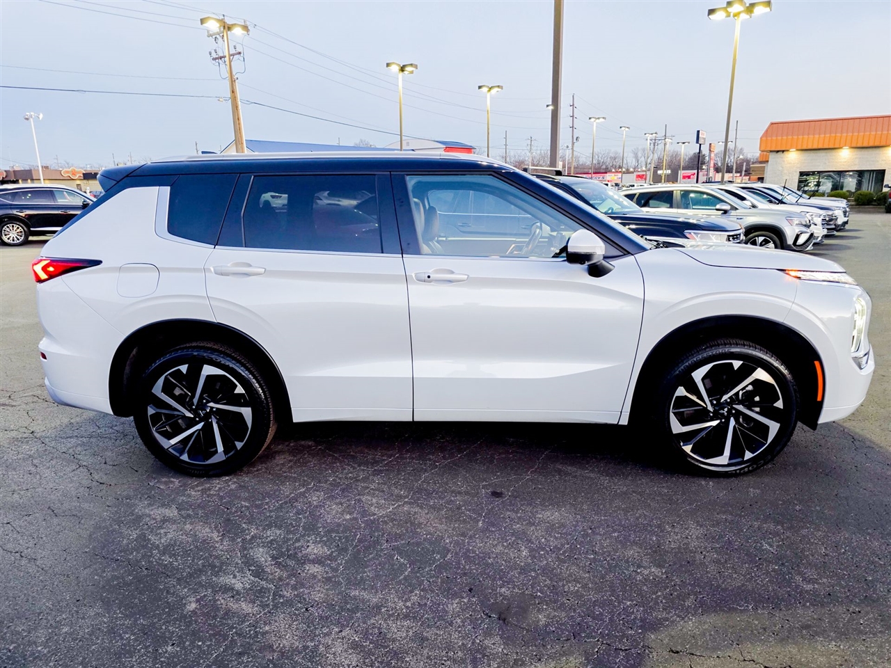 Mitsubishi Outlander  2024