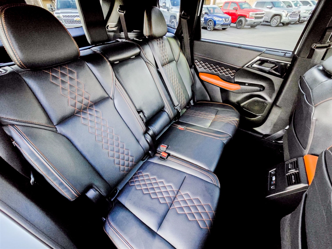 Mitsubishi Outlander  2024