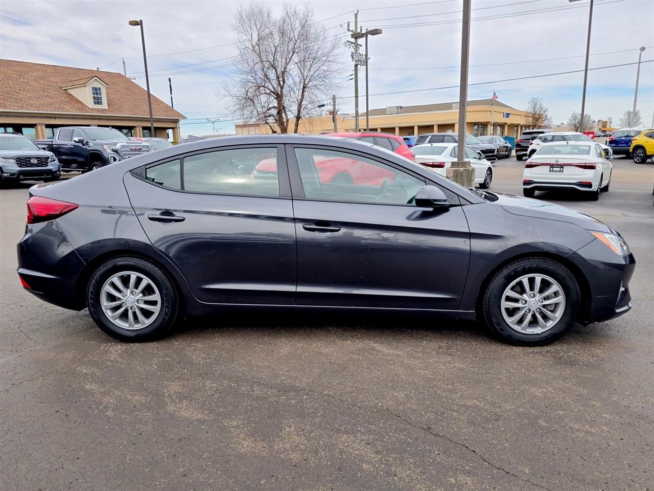 Hyundai Elantra  2020