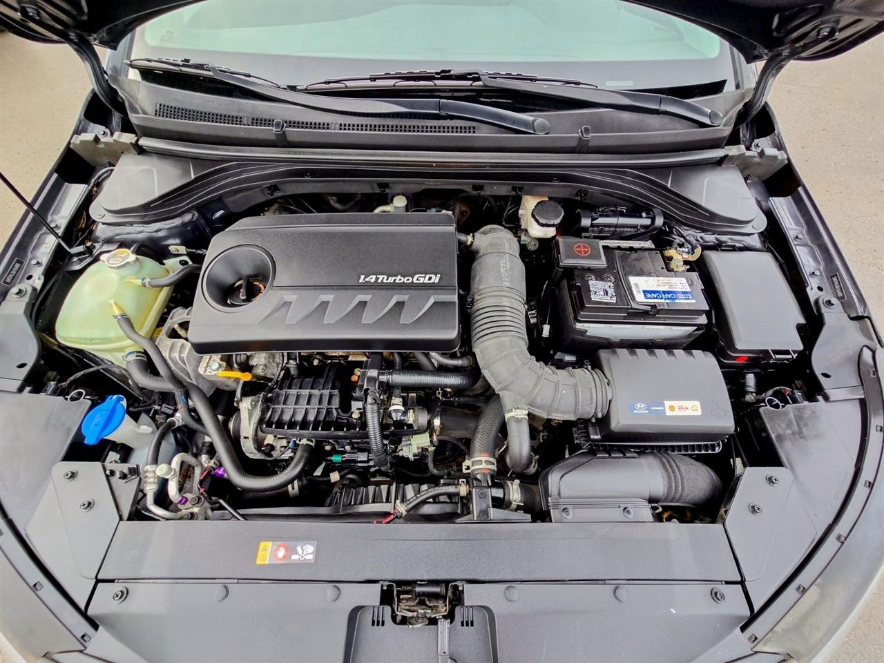 Hyundai Elantra  2020