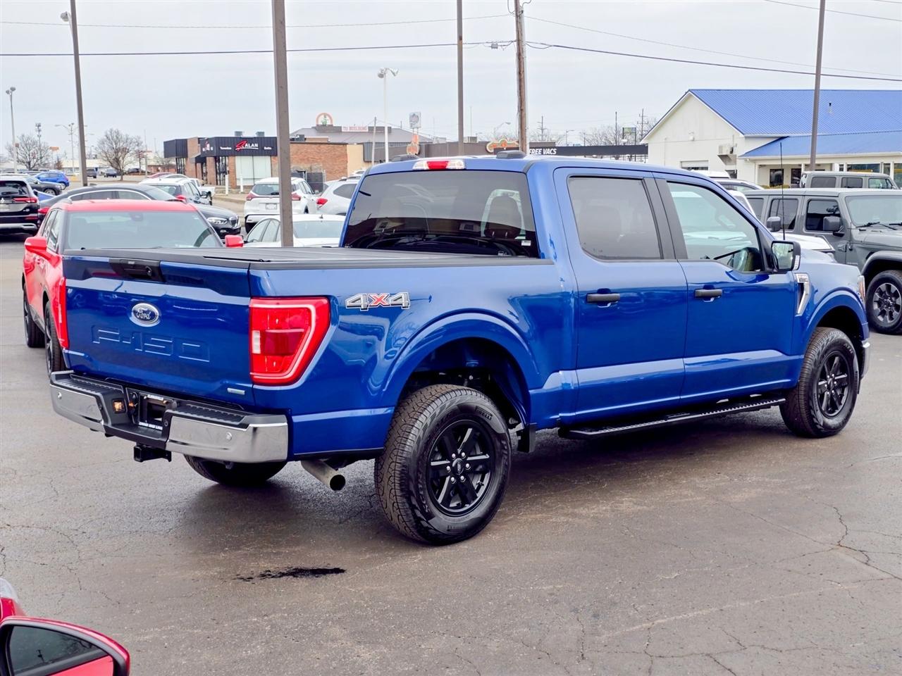 Ford F-150 XLT SuperCrew 4WD 2023
