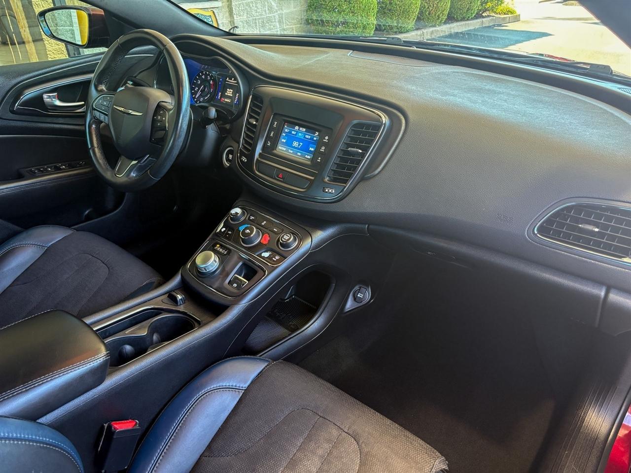Chrysler 200  2016