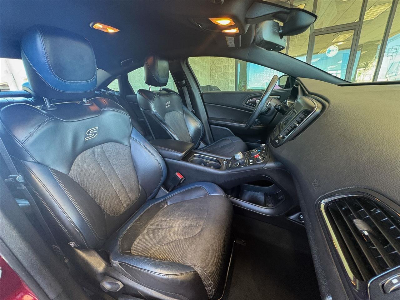 Chrysler 200  2016