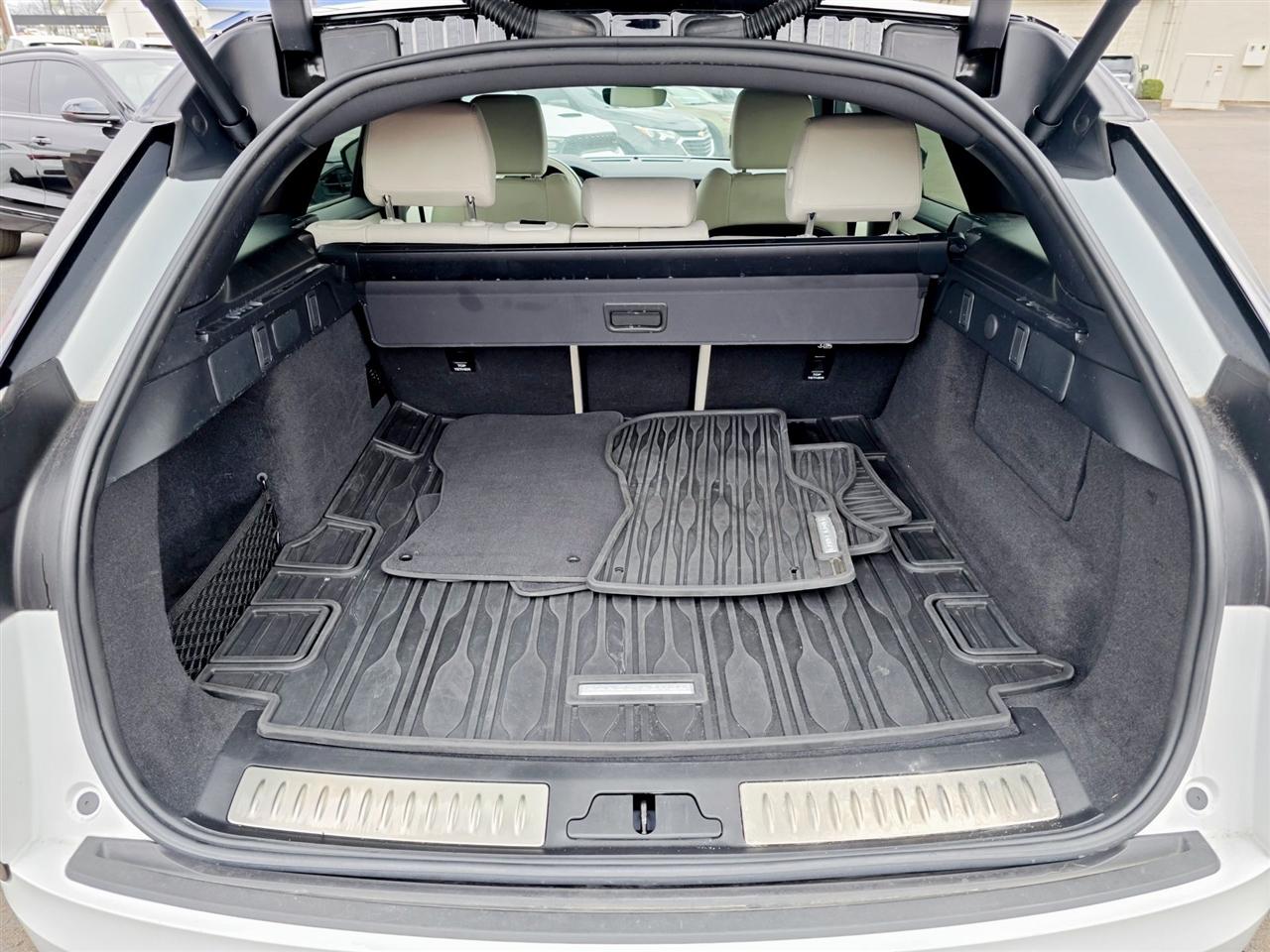 Land Rover Range Rover Velar  2023