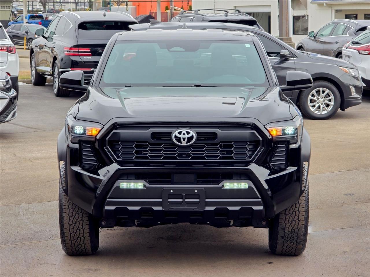 Toyota Tacoma 4WD  2024