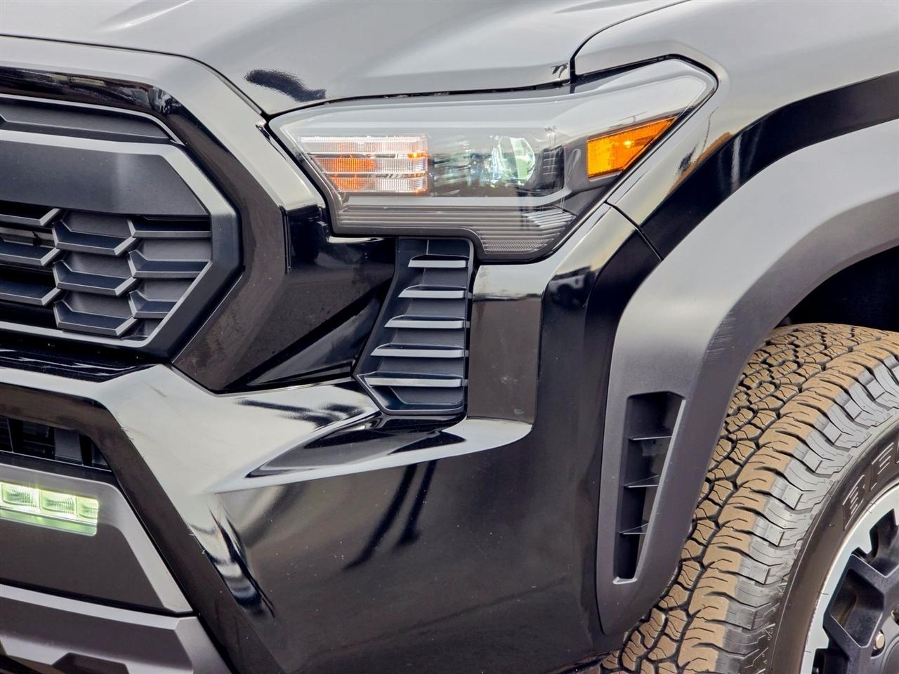 Toyota Tacoma 4WD  2024