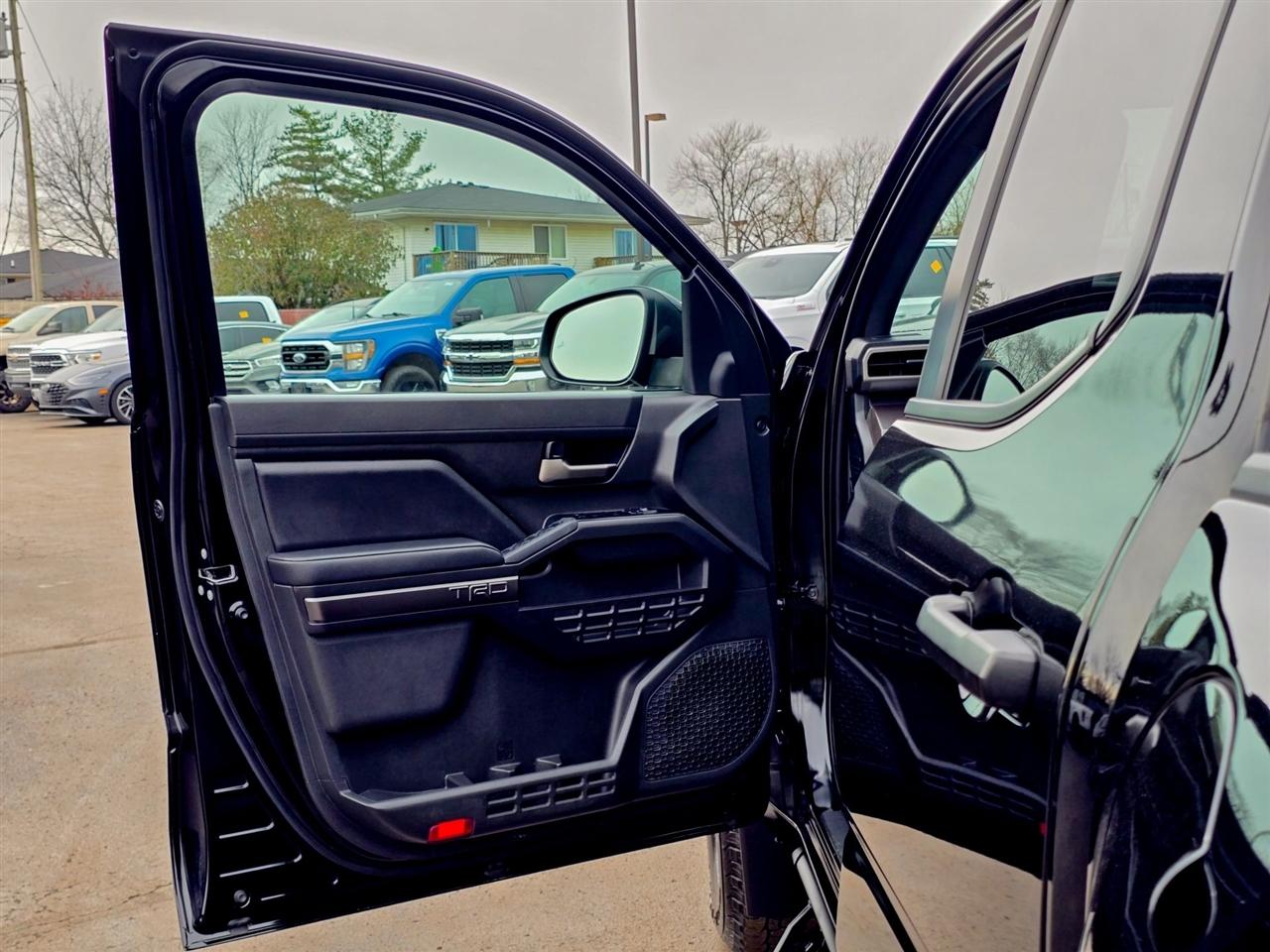 Toyota Tacoma 4WD  2024