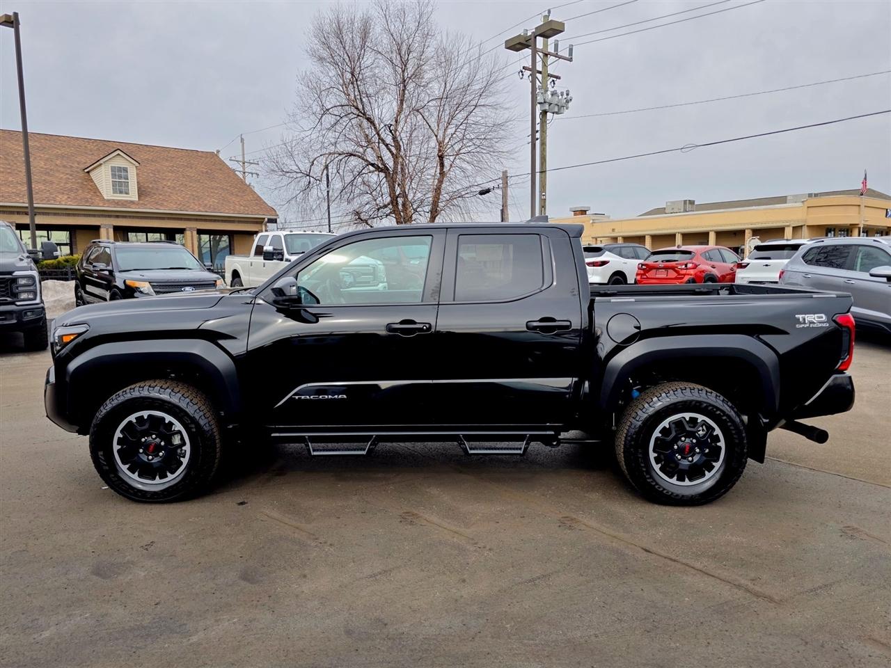 Toyota Tacoma 4WD  2024