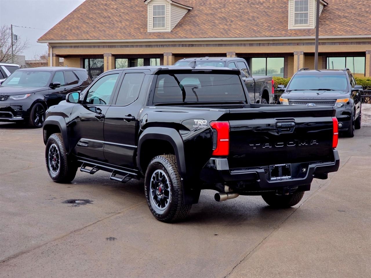 Toyota Tacoma 4WD  2024