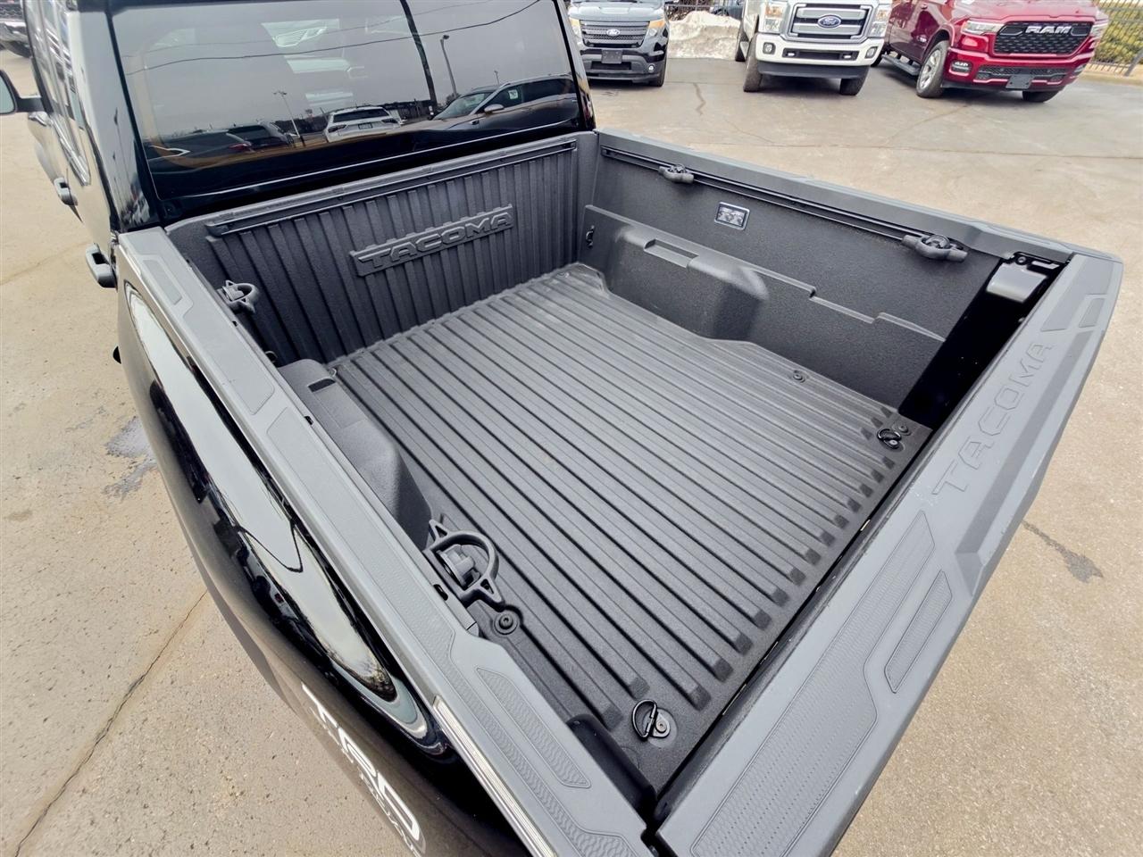 Toyota Tacoma 4WD  2024