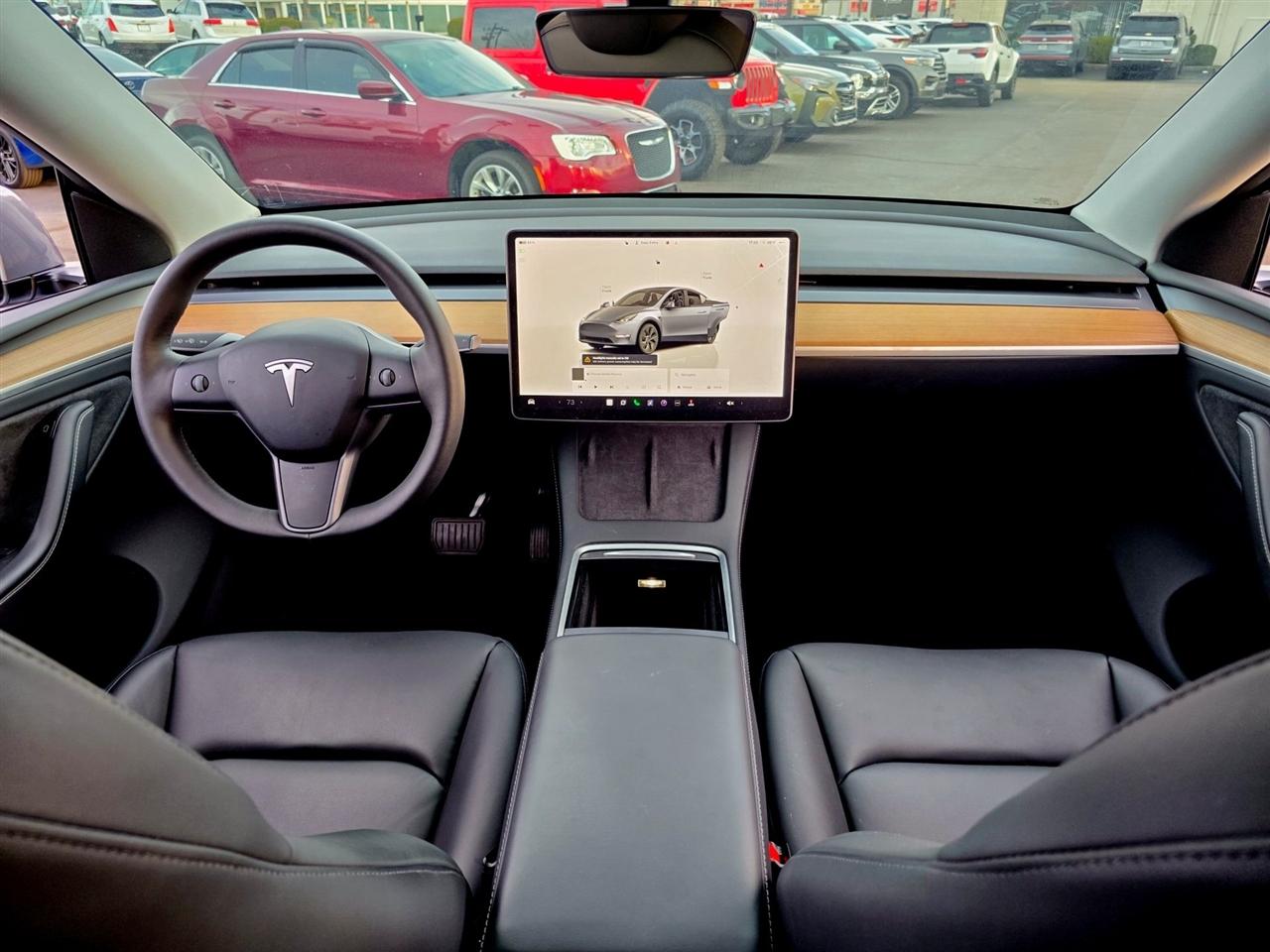 Tesla Model Y  2024