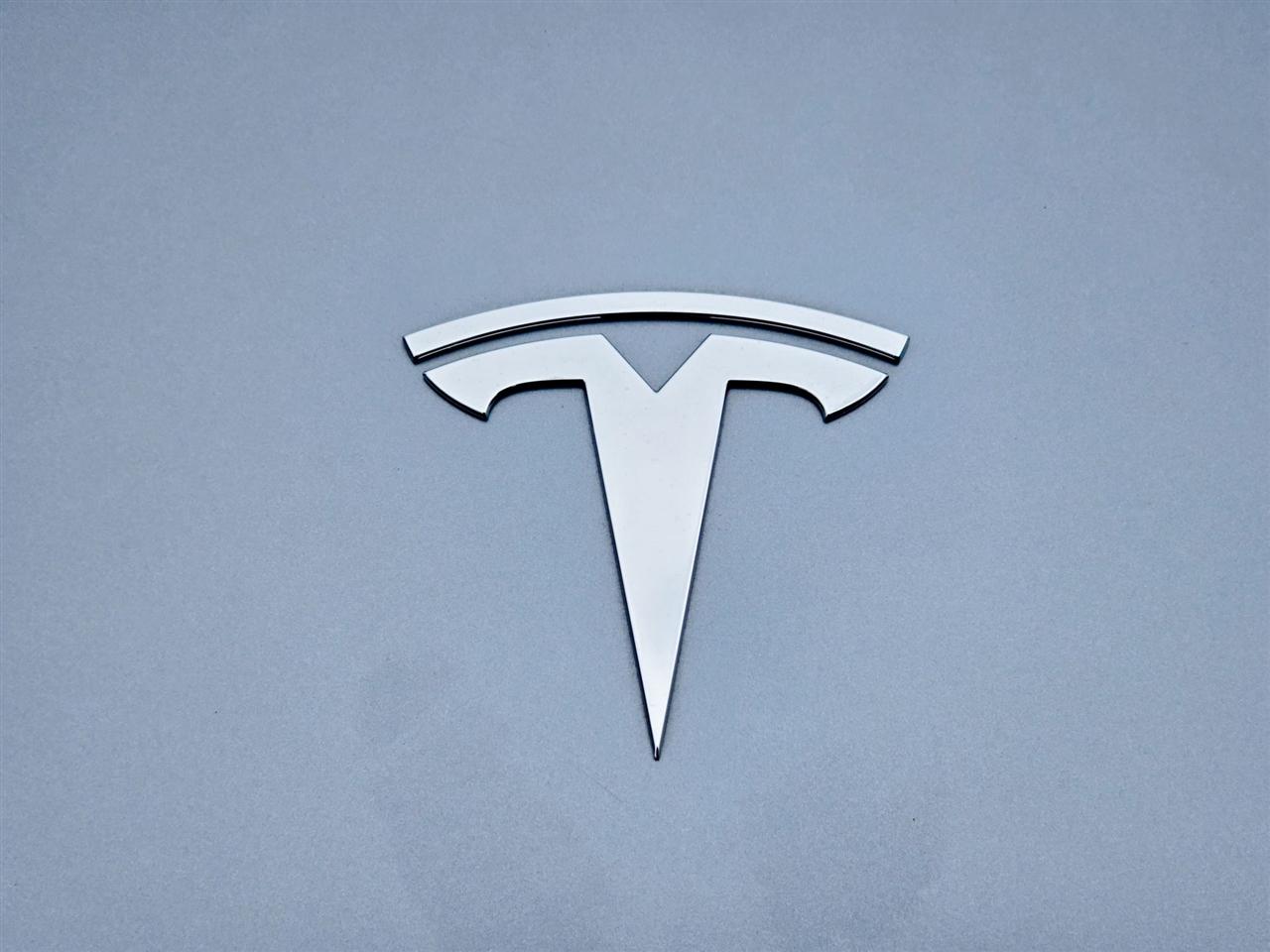 Tesla Model Y  2024