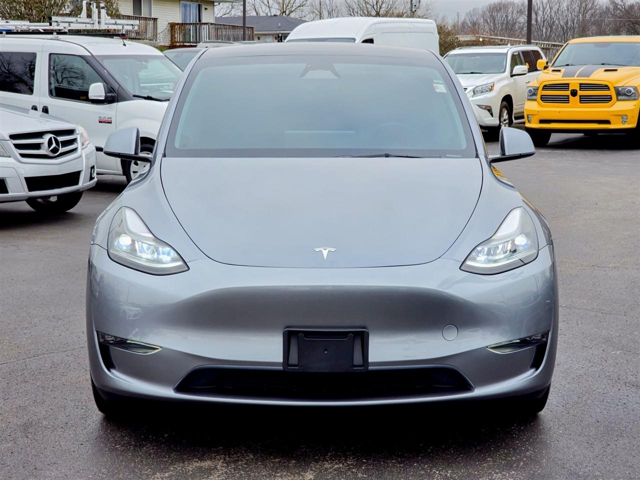 Tesla Model Y  2024
