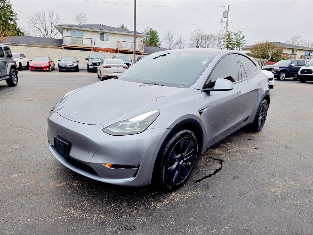 Tesla Model Y  2024
