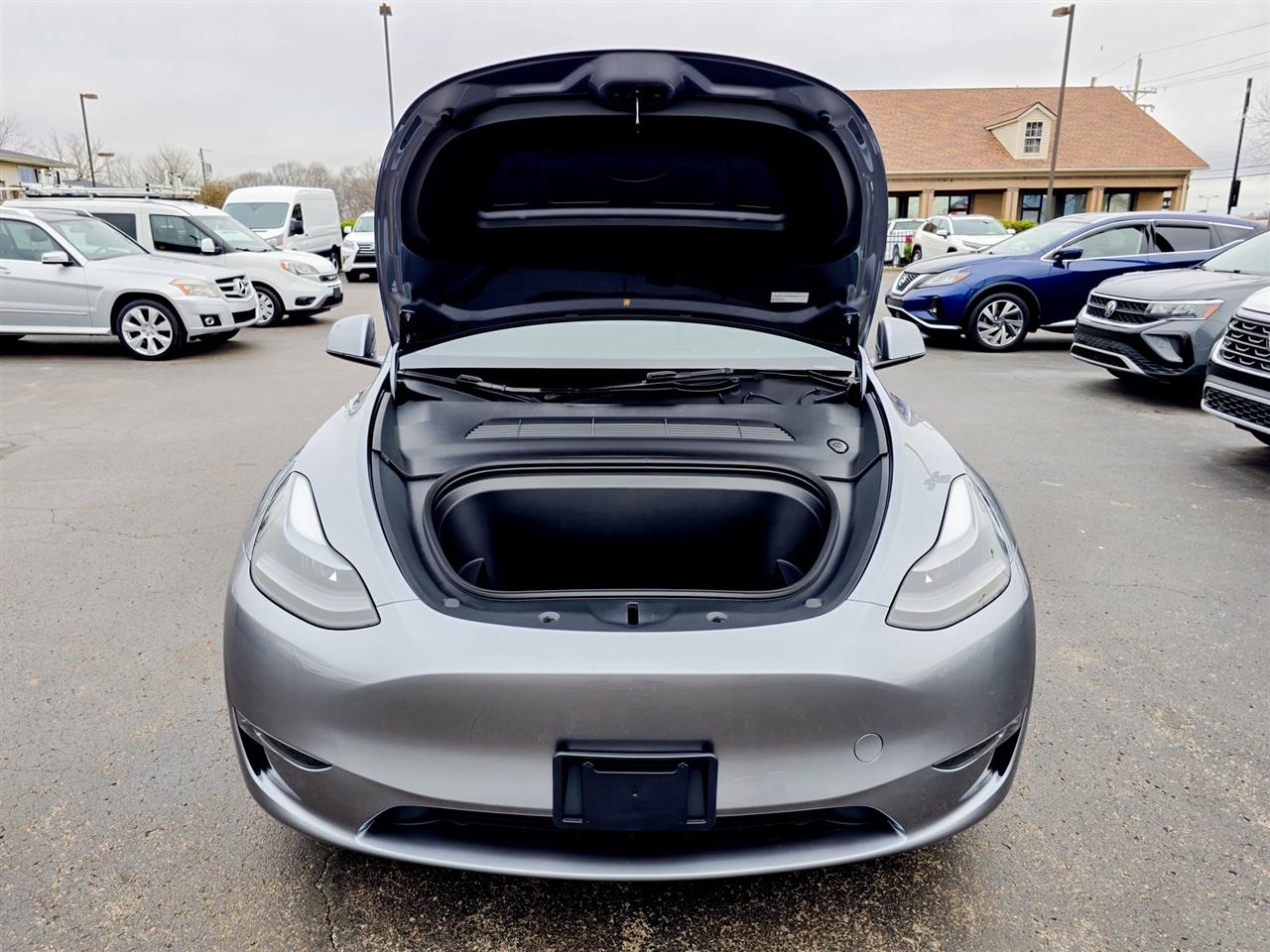 Tesla Model Y  2024