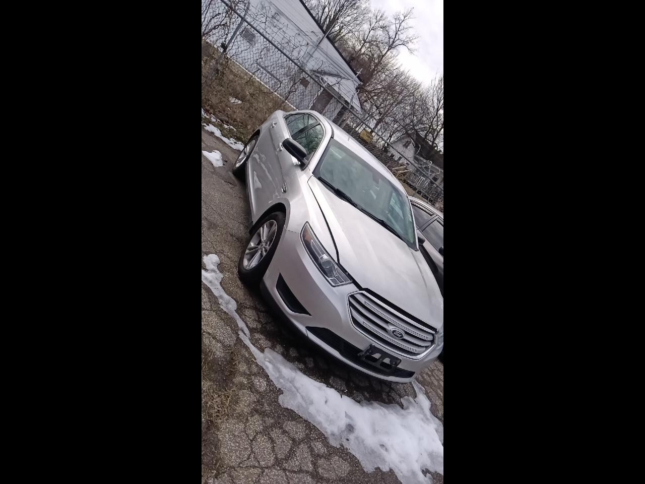 Ford Taurus 4dr Sdn SE FWD 2015