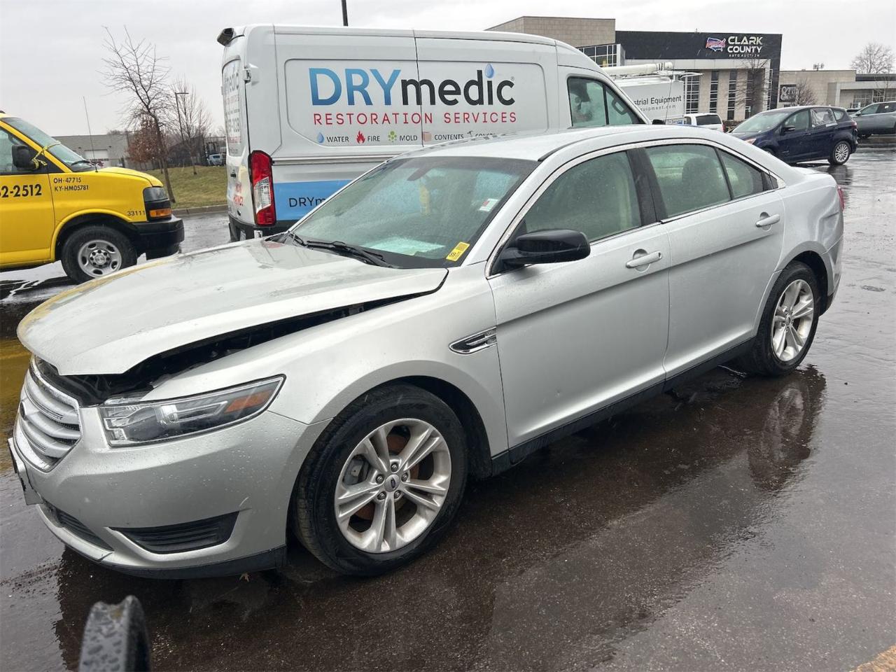Ford Taurus 4dr Sdn SE FWD 2015