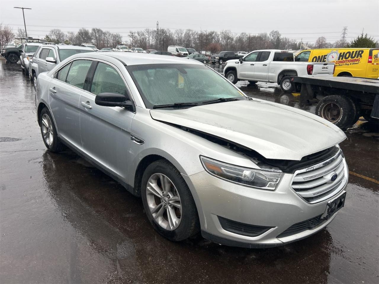 Ford Taurus 4dr Sdn SE FWD 2015