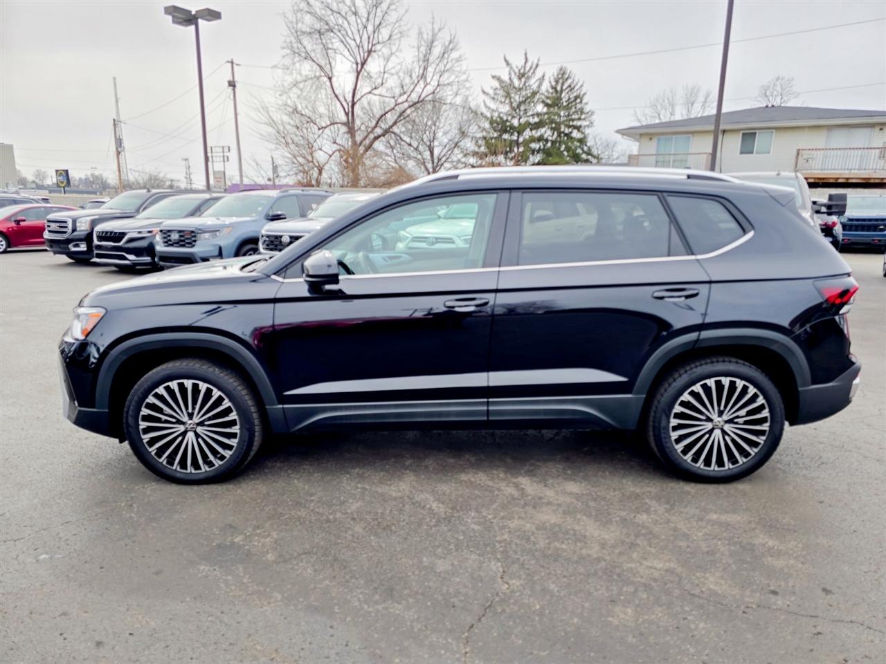 Volkswagen Taos  2025