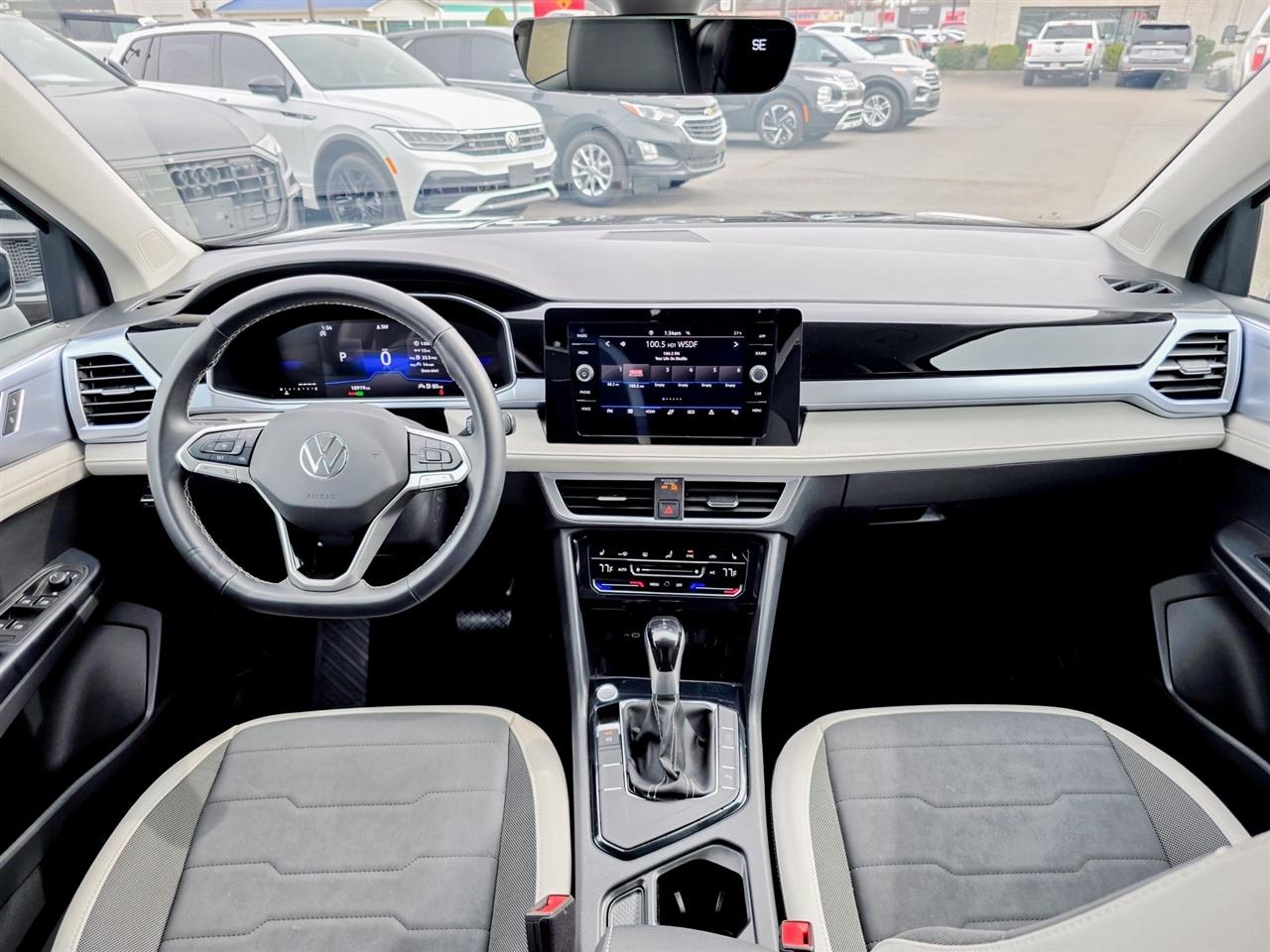 Volkswagen Taos  2025