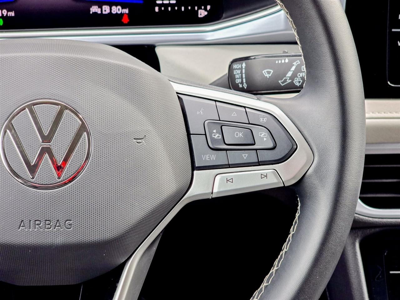 Volkswagen Taos  2025