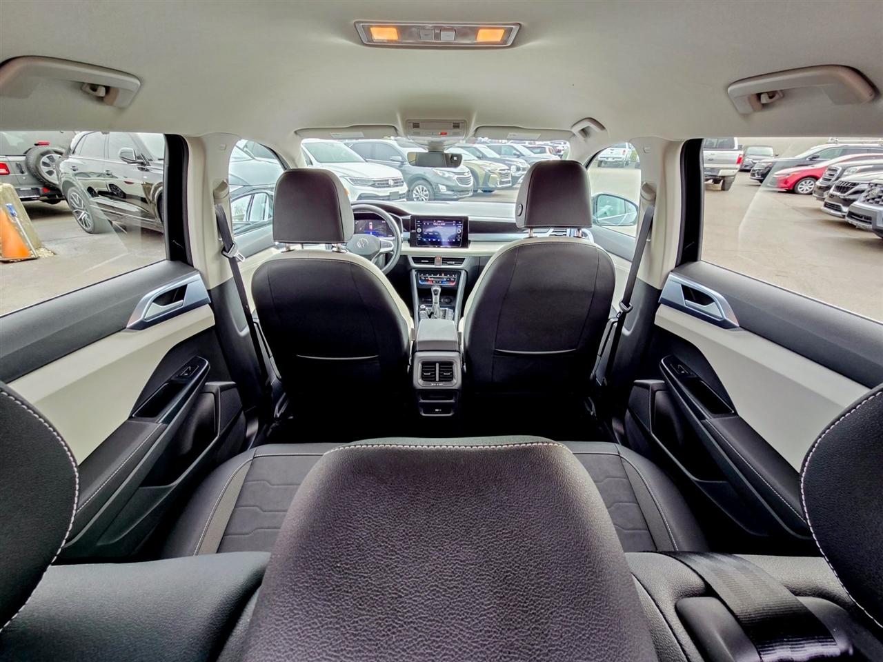 Volkswagen Taos  2025