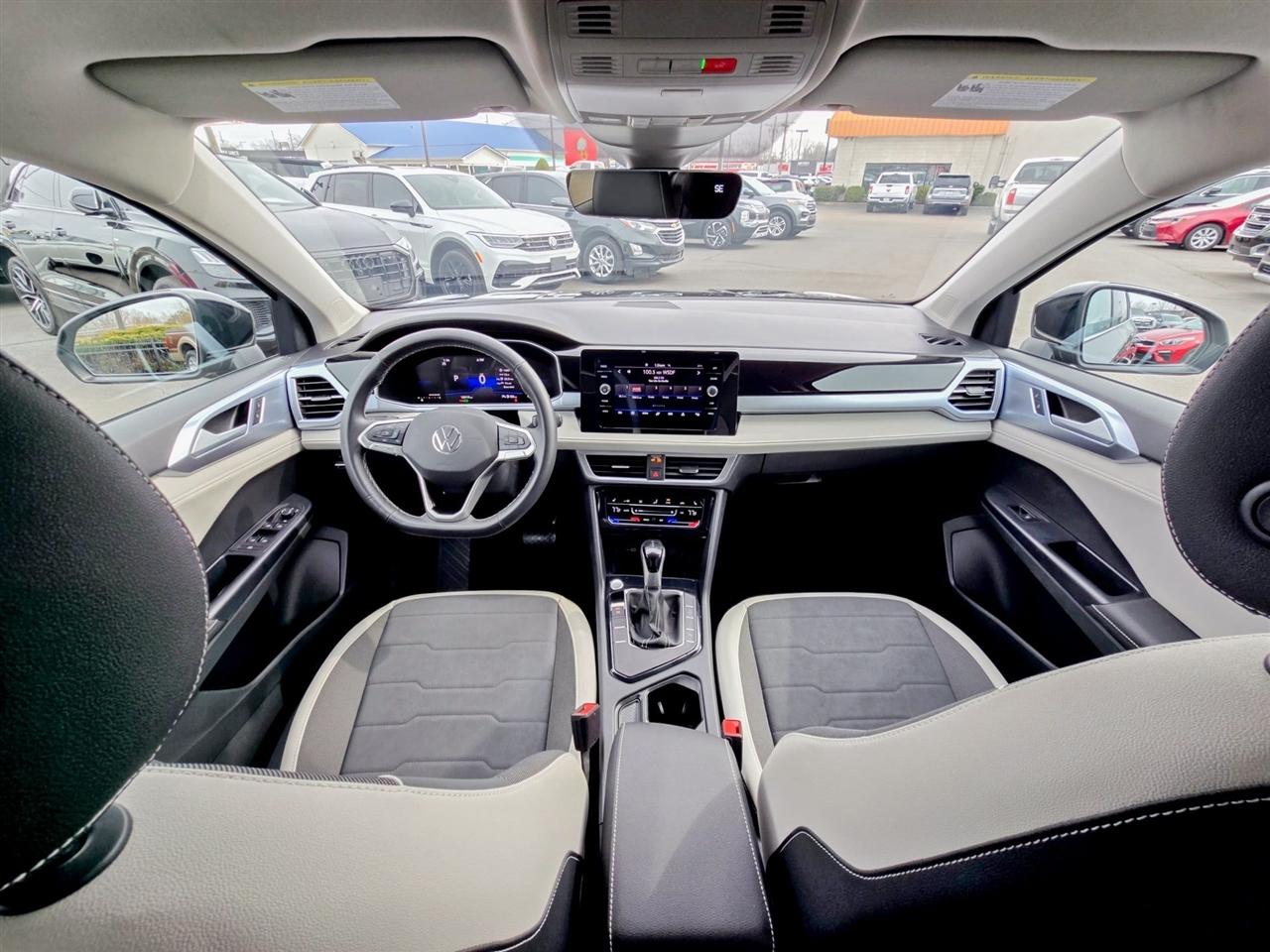 Volkswagen Taos  2025