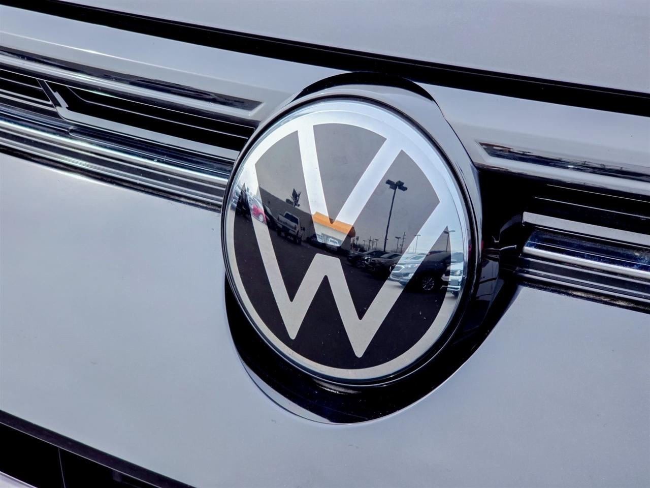 Volkswagen Taos  2025