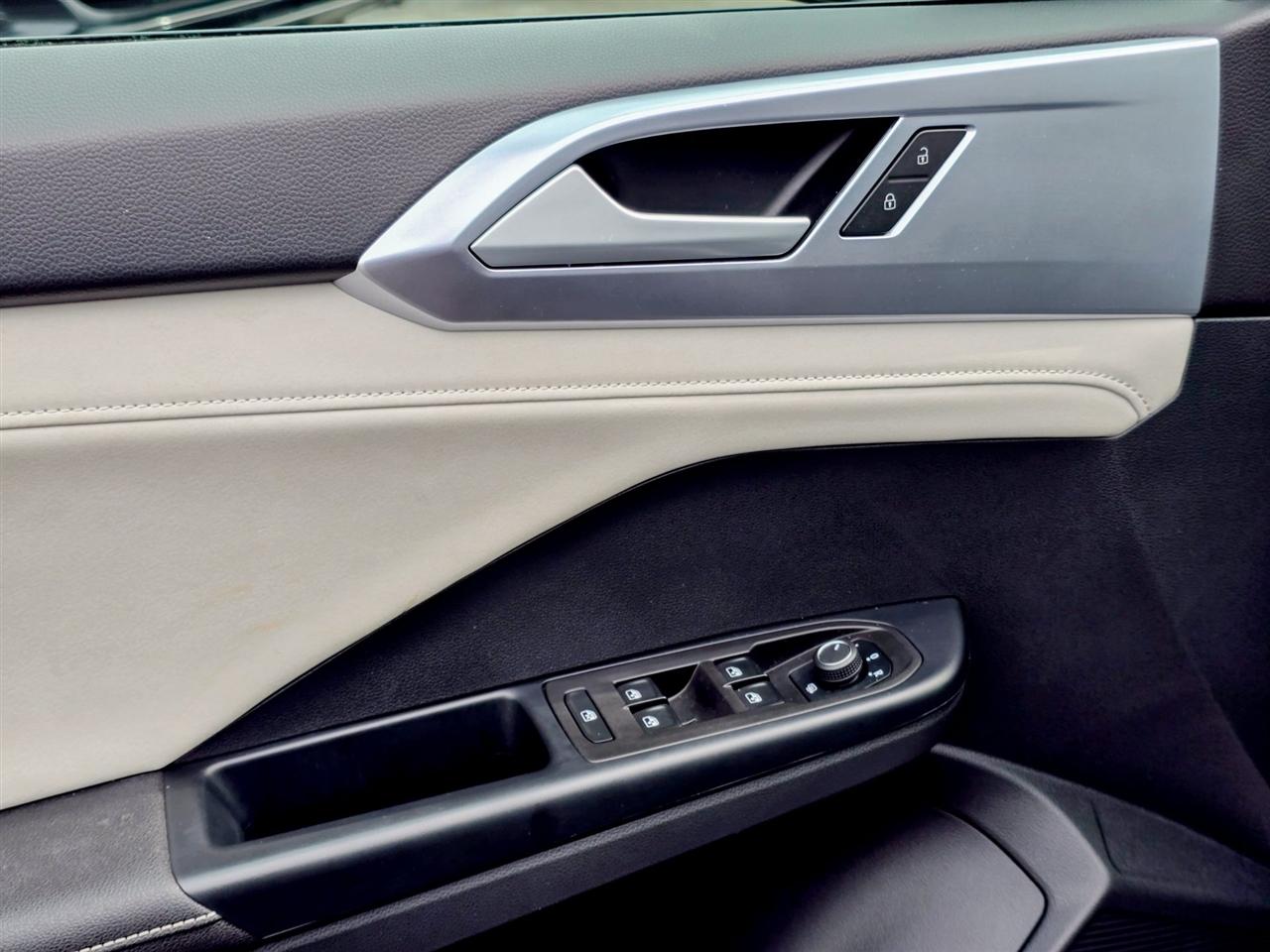 Volkswagen Taos  2025