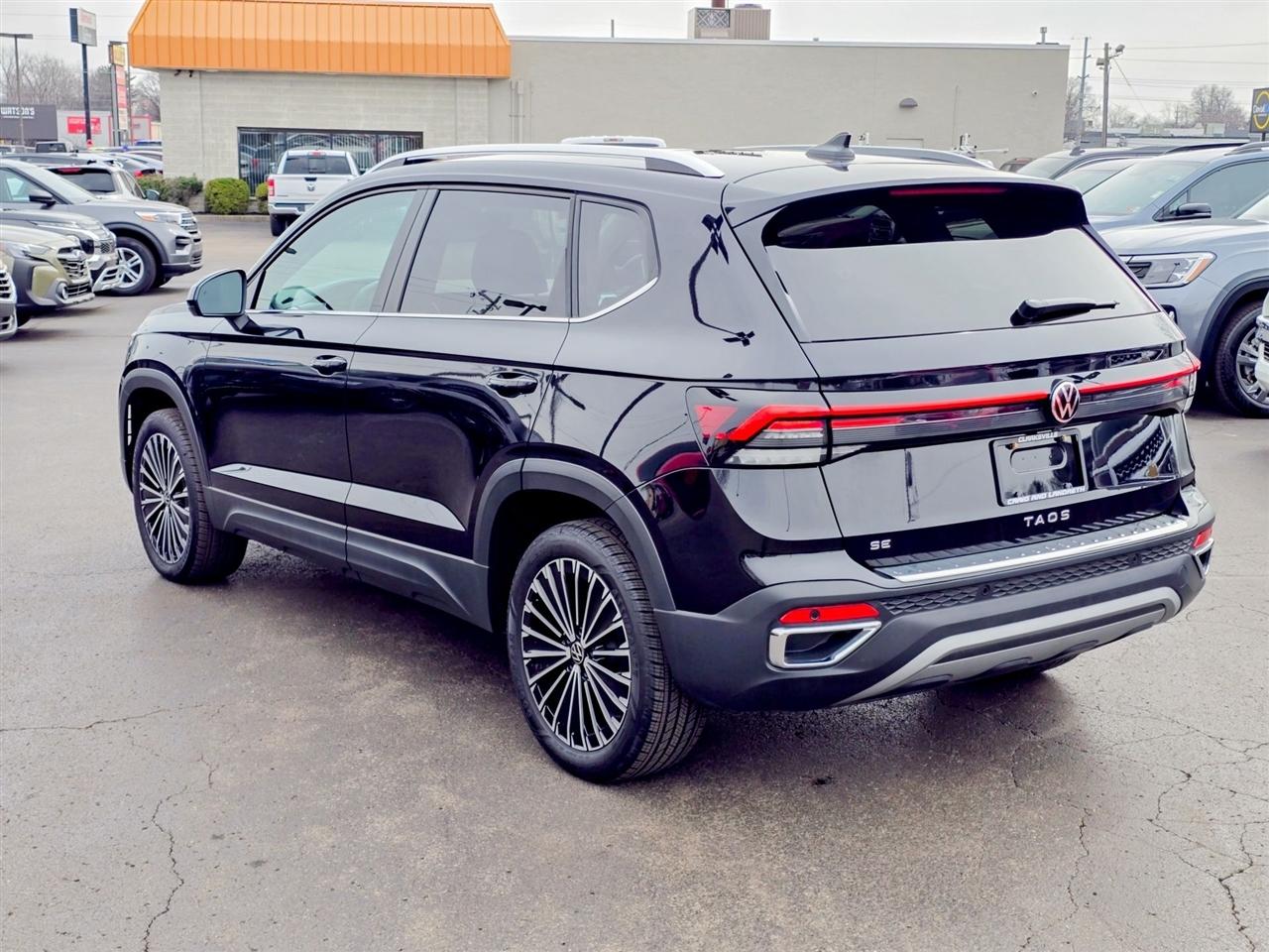 Volkswagen Taos  2025