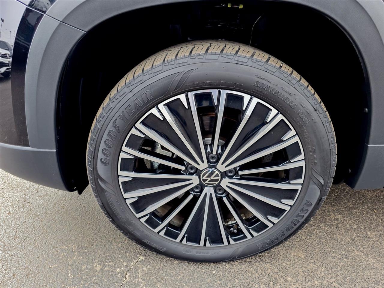 Volkswagen Taos  2025