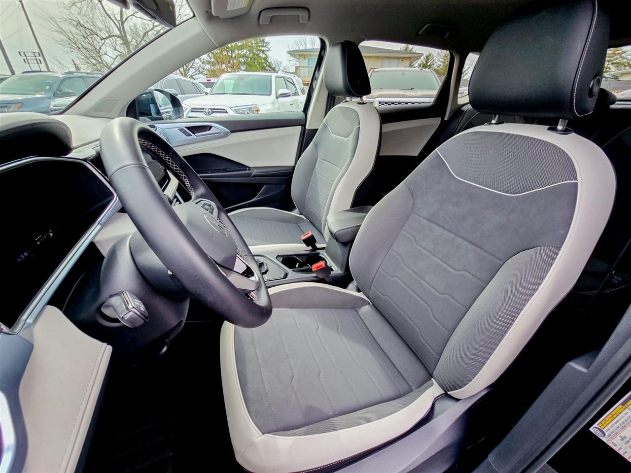 Volkswagen Taos  2025