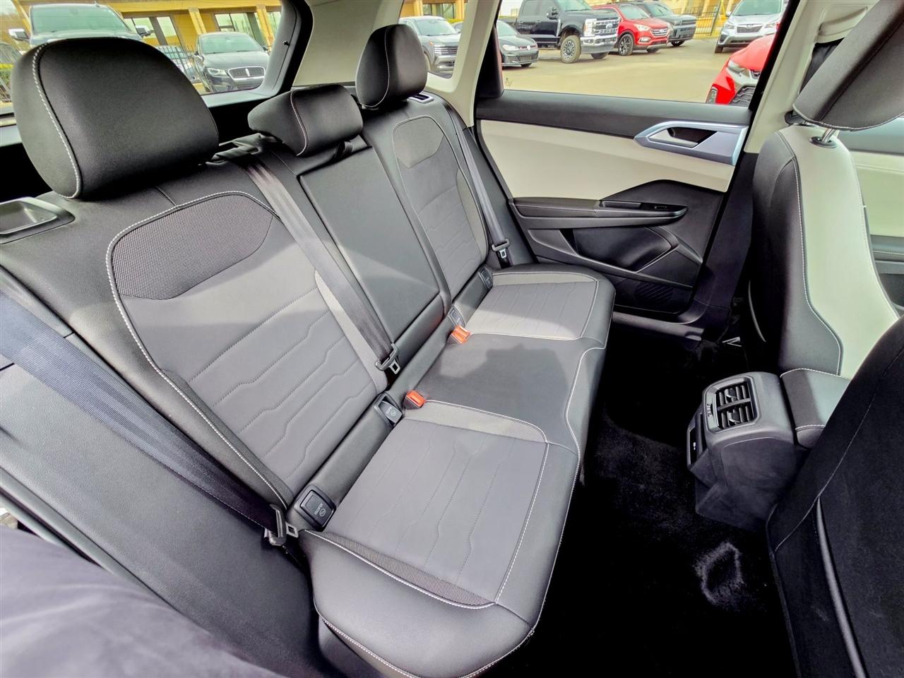 Volkswagen Taos  2025