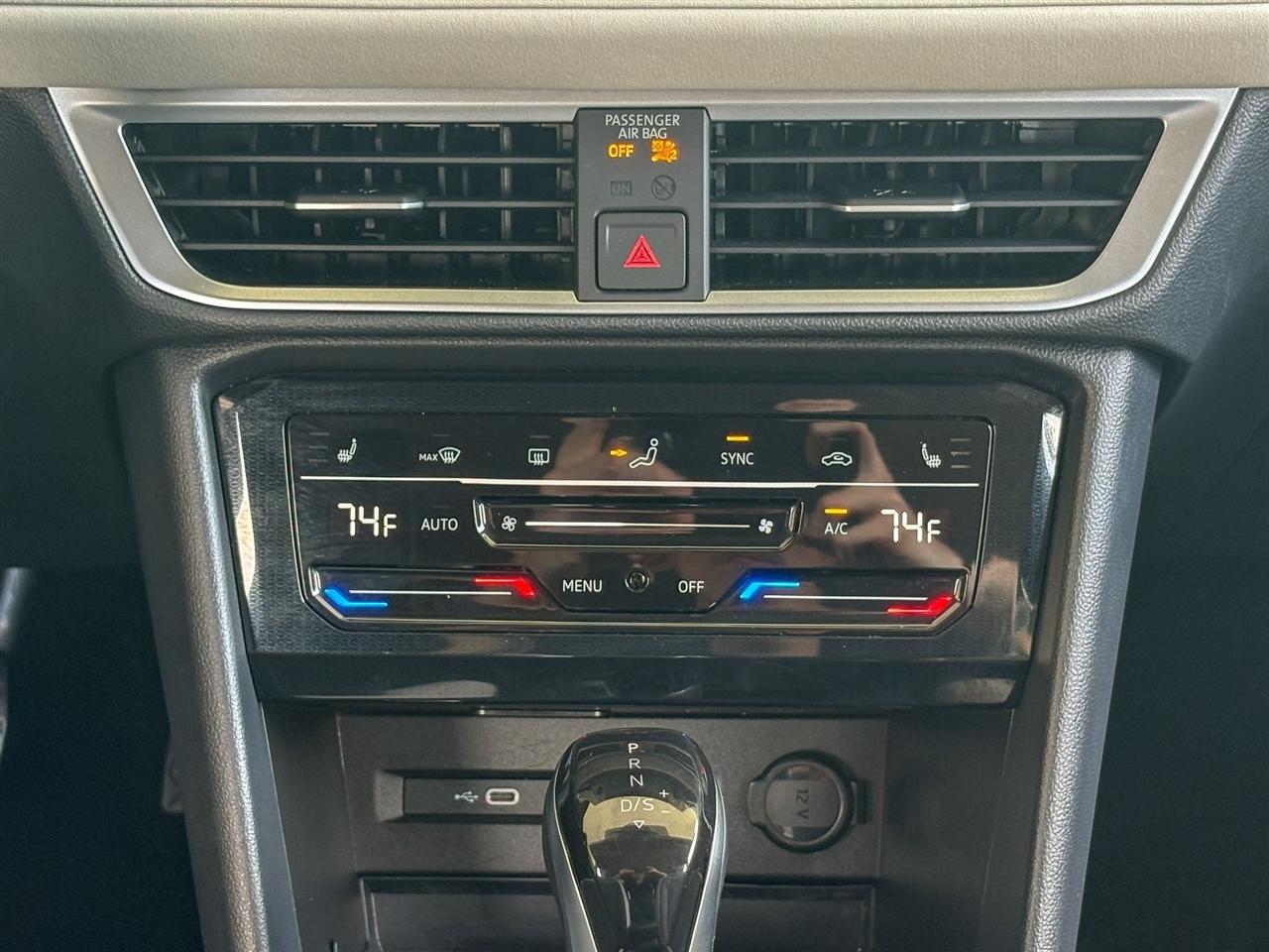 Volkswagen Taos  2025