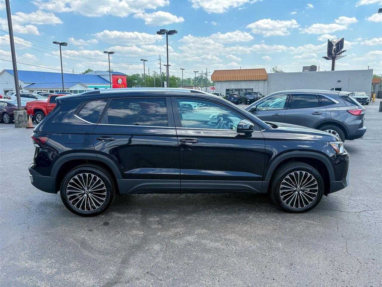 Volkswagen Taos  2025