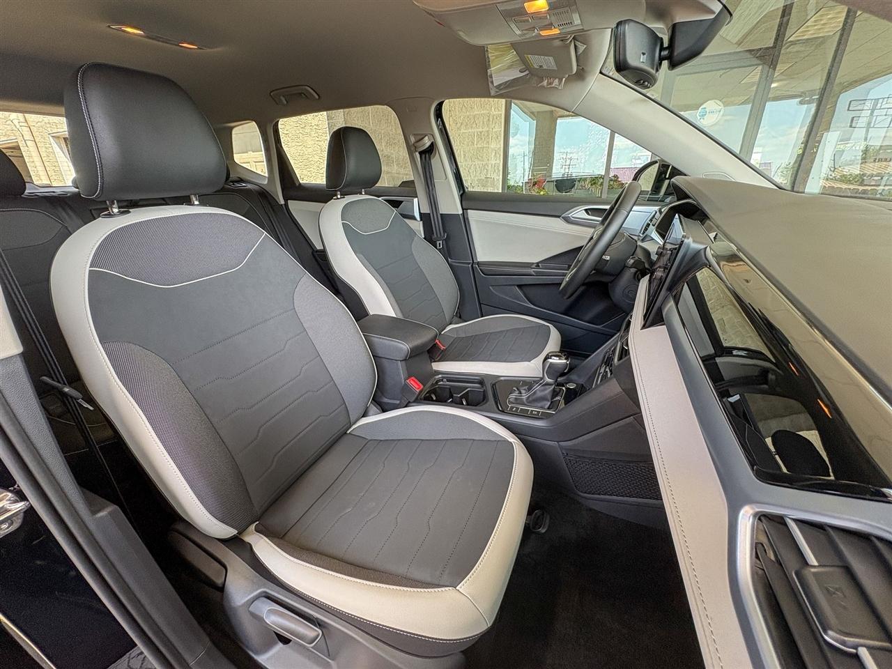 Volkswagen Taos  2025