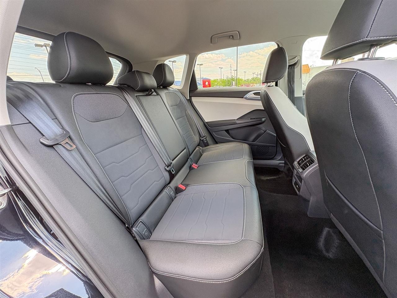 Volkswagen Taos  2025